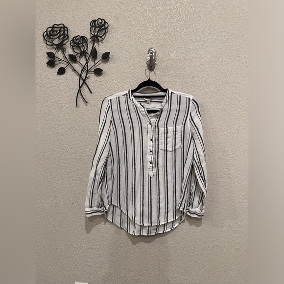Lucky Brand Collarless 3/4 Sleeve Stripe Blouse Button Up Front Pocket Size S - Picture 3 of 9